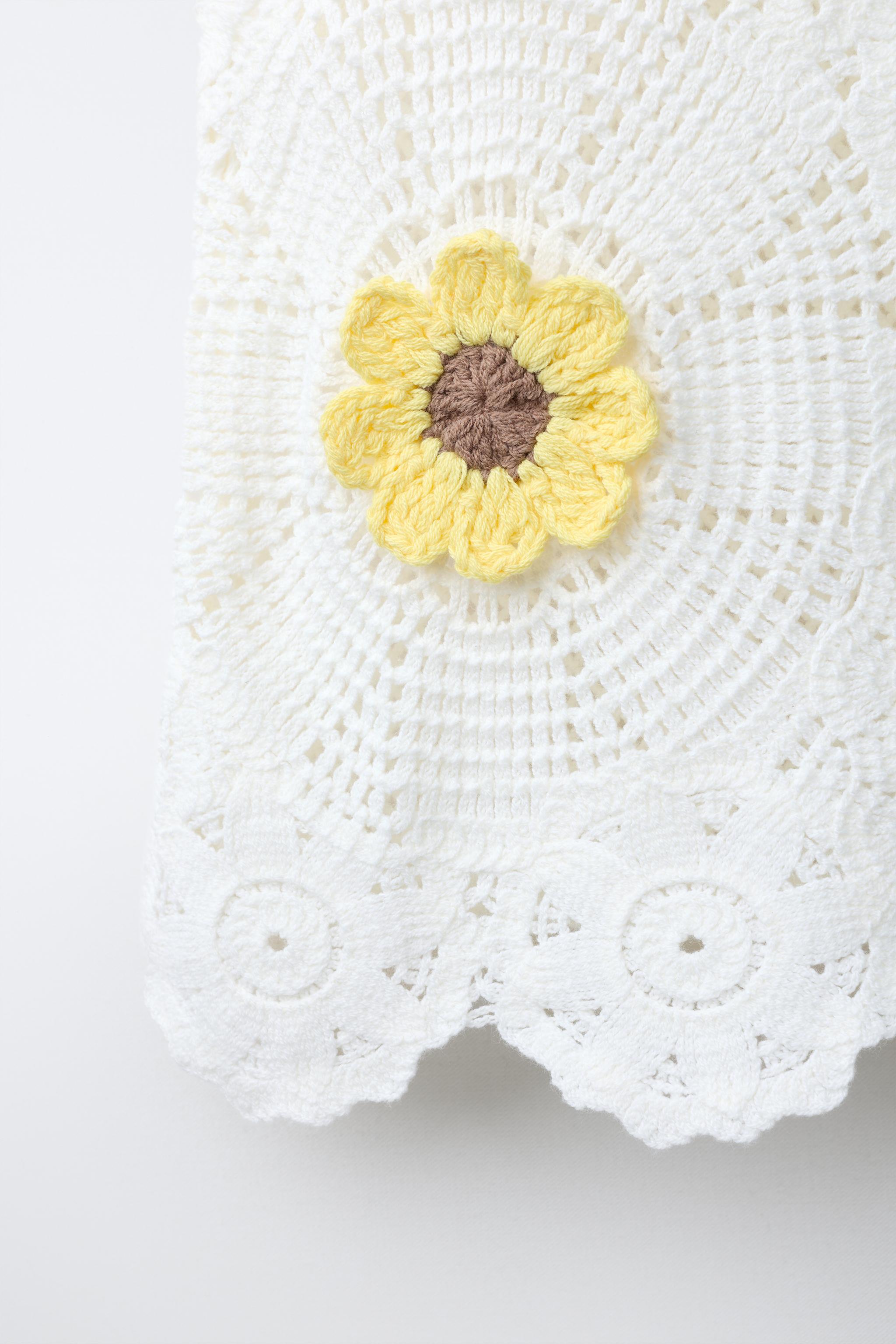 TOP EN CROCHET À FLEURS
